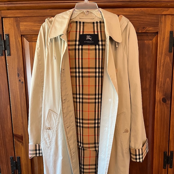 BURBERRY Vintage Raincoat w/Hood - Picture 10 of 16
